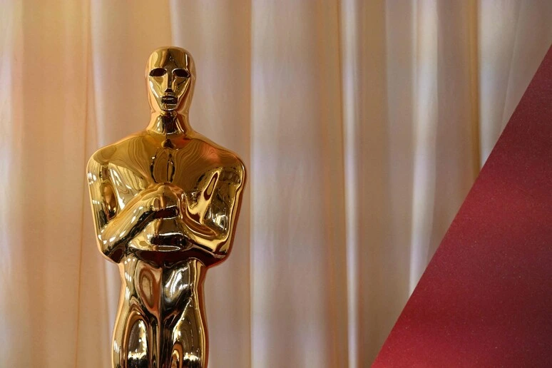 Nuove regole agli Oscar, l'Academy sbarra la strada all'IA