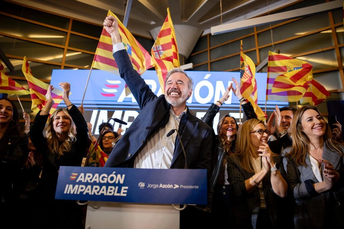El PP retrocede ante el empuje de Vox y el PSOE cae a su mínimo histórico