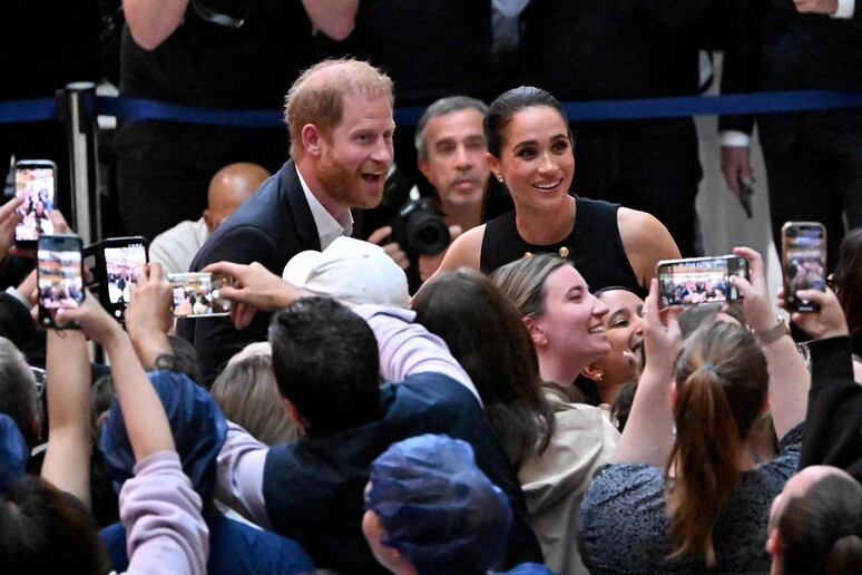 Harry e Meghan in Australia, visita 'quasi reale' dei Sussex
