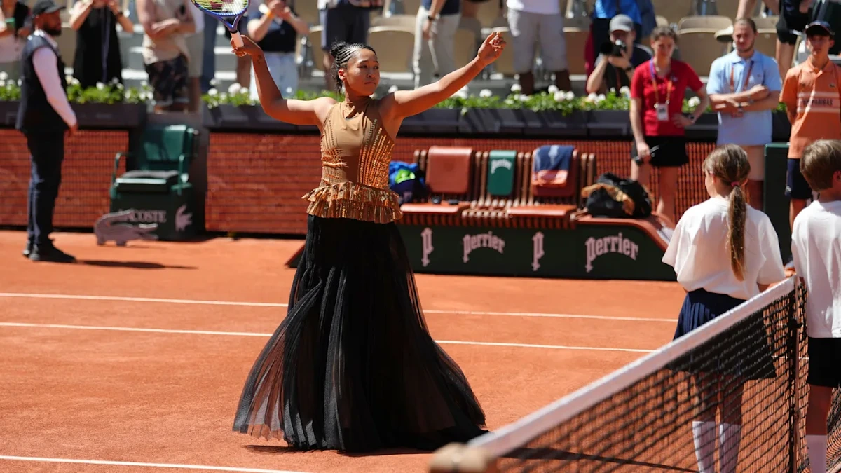 French Open: Tennis-Superstar begeistert in Glitzerkleid