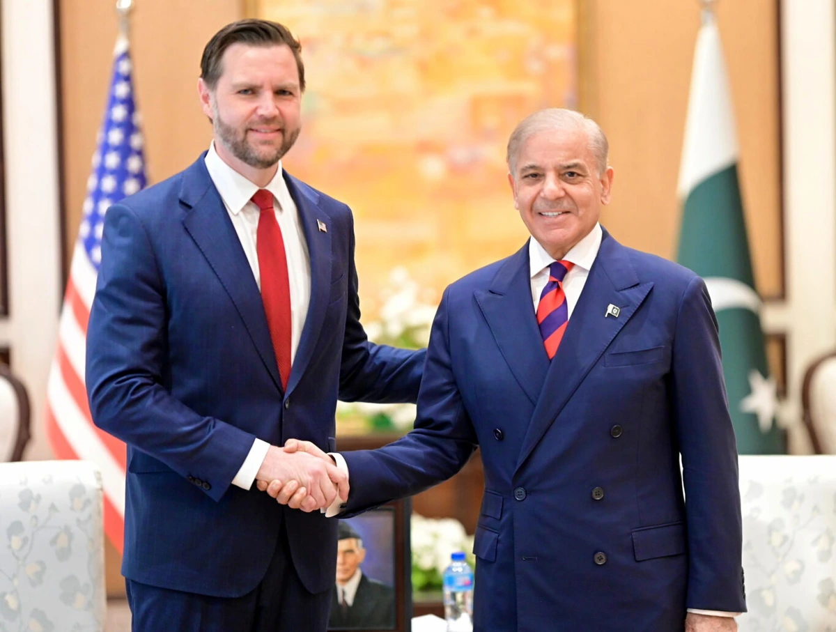 Vance y la delegación iraní se reúnen en Islamabad con el primer ministro paquistaní antes de comenzar las negociaciones