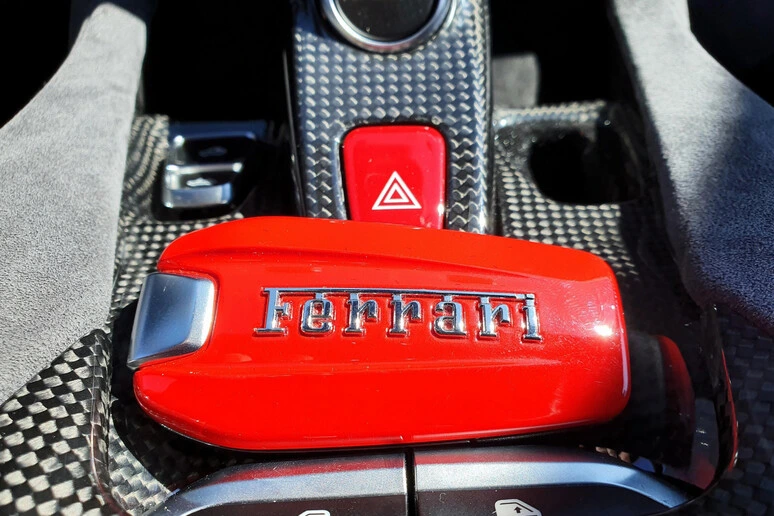 Ferrari, sospesa parte delle consegne in Medio Oriente