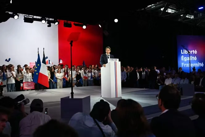 Gabriel Attal met en scène sa « force d’agir » lors de son premier meeting de campagne pour la présidentielle de 2027