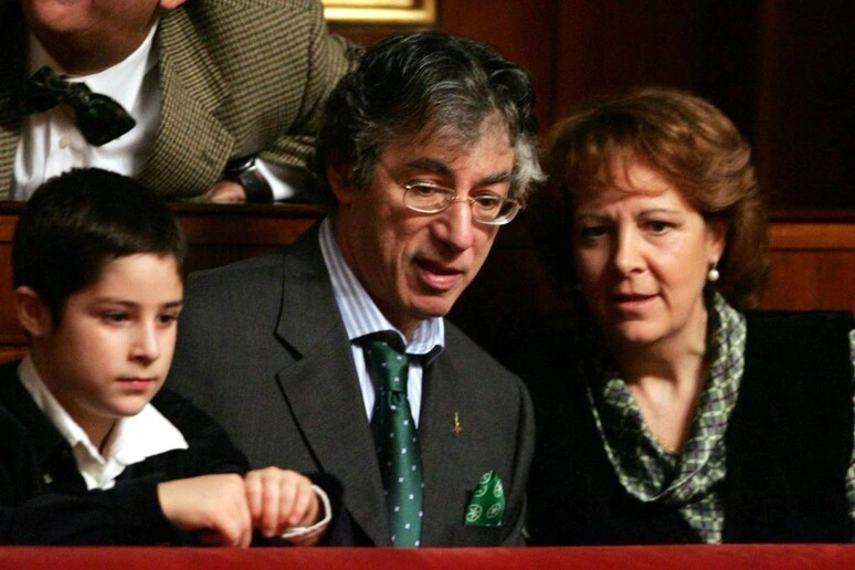 Le due mogli e i figli, il cerchio magico del Senatùr