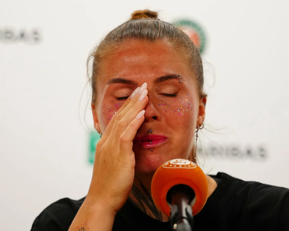 Tearful Oliynykova demands Shnaider face sanctions for ‘supporting war’