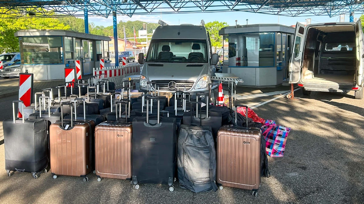 Vom Zoll gestoppt: Frau kommt mit 55 Koffern aus dem Urlaub