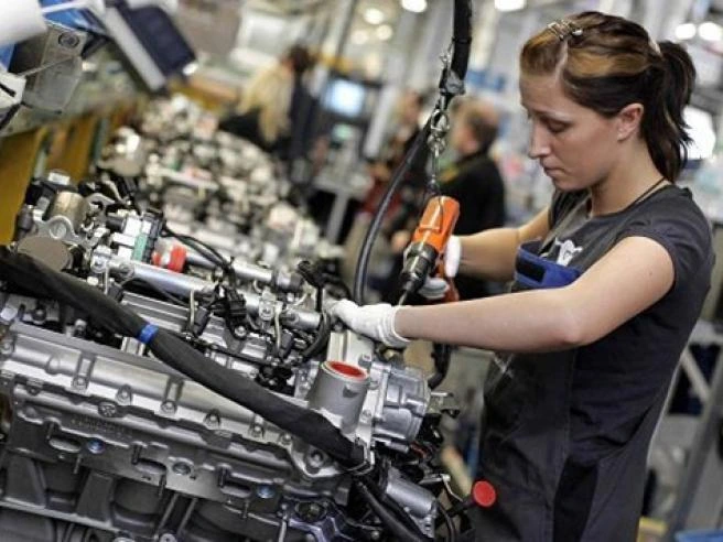 L’Istat: occupazione record al 63,1% Ma l’inflazione non si ferma: su al 3,2%. E l’Ue promuove l’Italia
