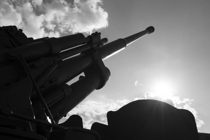 Los militares ucranianos están alucinando con los cazacarros italianos B1 Centauro: "El disparo más lejano que hicimos fue a 11 kilómetros"