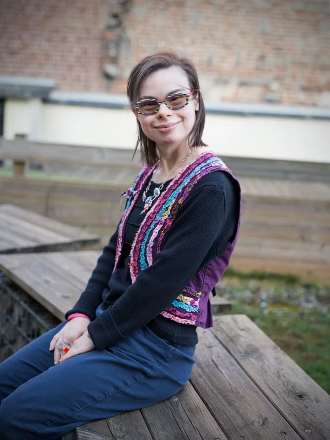 Eléonore Laloux, conseillère municipale d’Arras et seule élue avec une trisomie 21, porte plainte après une vidéo moquant son handicap