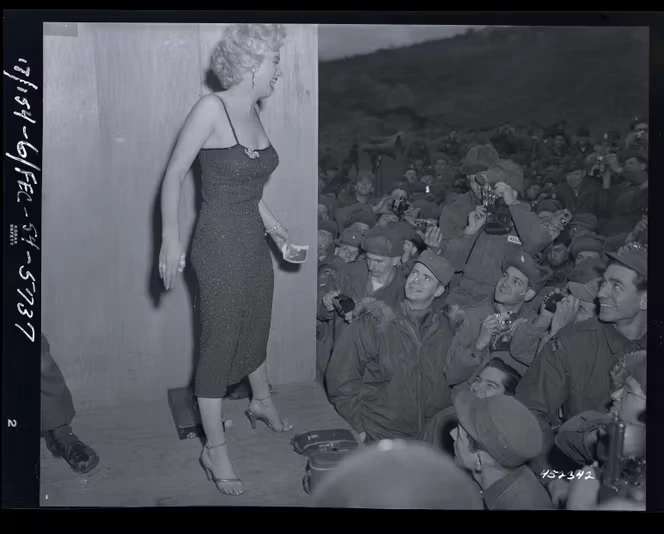 « Quand Marilyn chantait pour les GI’s » : en Corée, la star hollywoodienne à la rencontre des soldats éprouvés