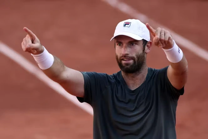 Roland-Garros 2026 : pour les adversaires des joueurs français, un public tricolore difficile à dompter