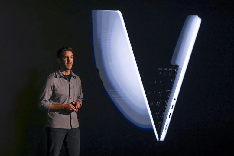 Rivoluzione in Apple, John Ternus Ceo da settembre, la sfida dell'IA