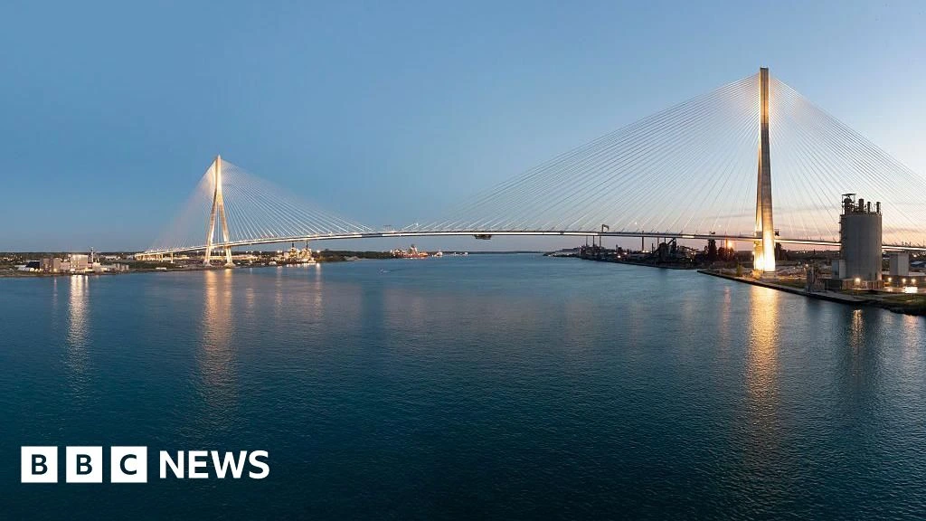 Opening of long-awaited US-Canada bridge delayed