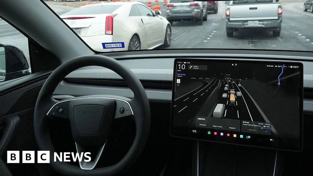 Tesla crash that killed a woman under federal investigation