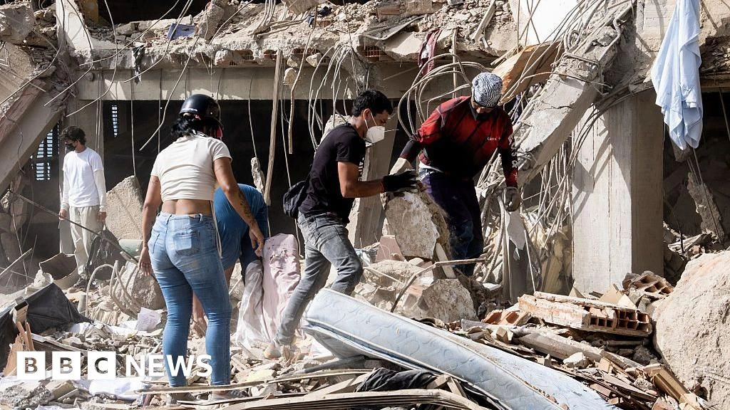 Smell of death hangs over areas devastated by Venezuela quakes as rescuers race to find survivors