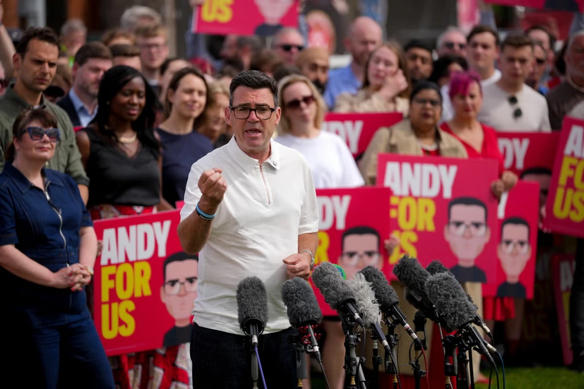 Labour MPs demand Burnham ‘coronation’ as PM with ministers set to urge Starmer to quit