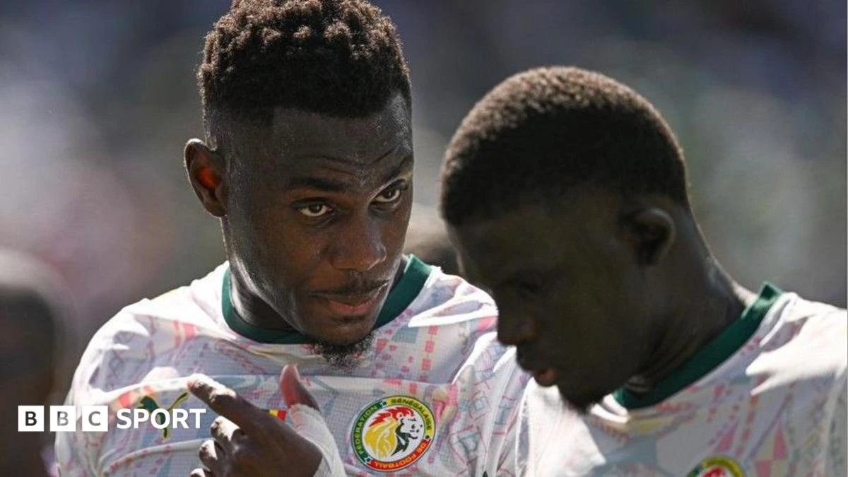 Unpaid bonuses and food issues - what's going on inside Senegal camp?