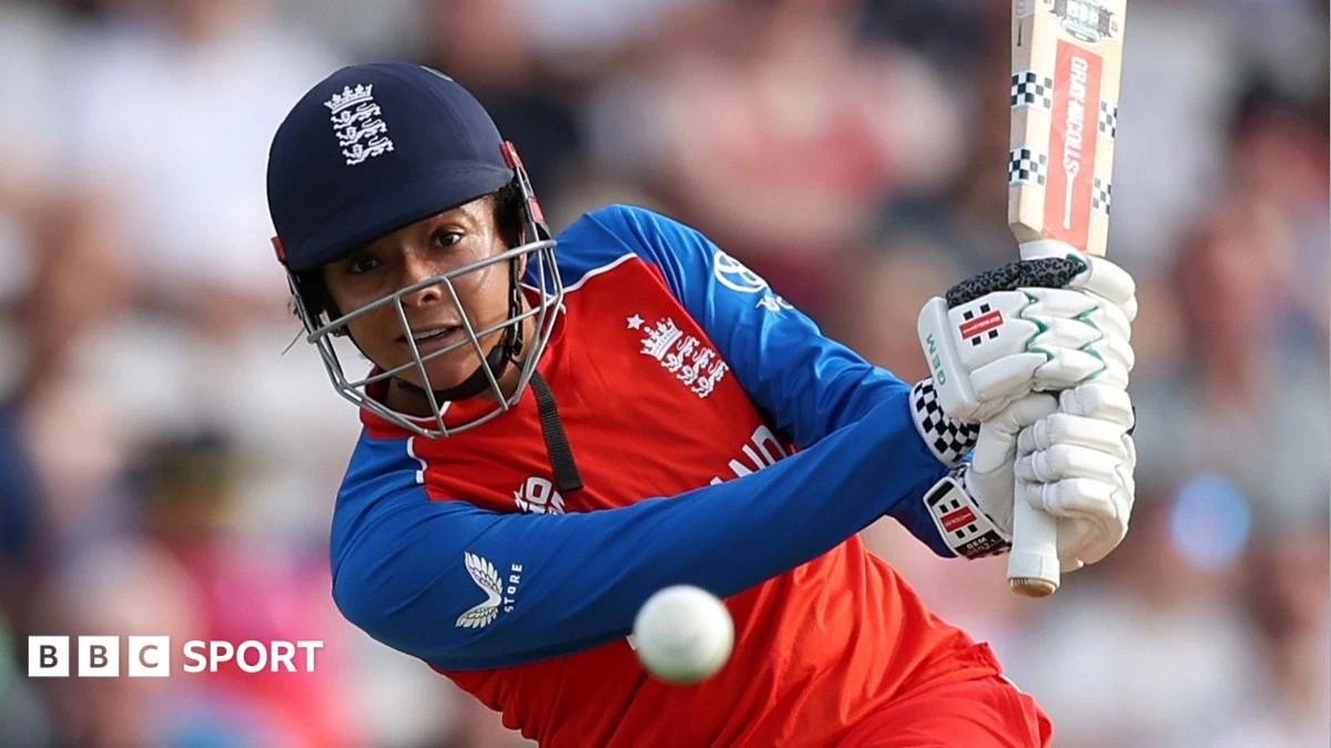Impressive England beat Scotland to close on semis
