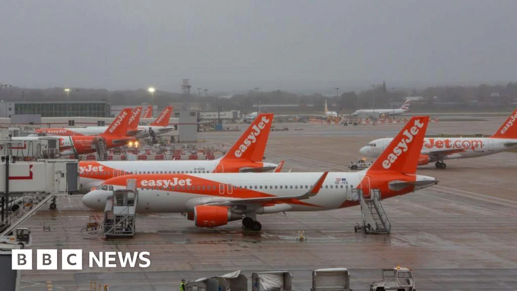 Hundreds of Heathrow and Gatwick flights delayed due to thunderstorms