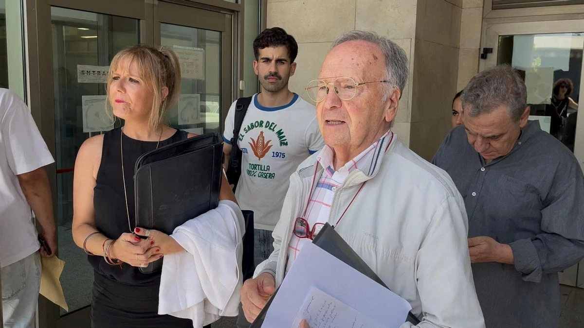 Manos Limpias pide a Pedraz que eleve el caso Leire Díez al Supremo para que se impute a Pedro Sánchez