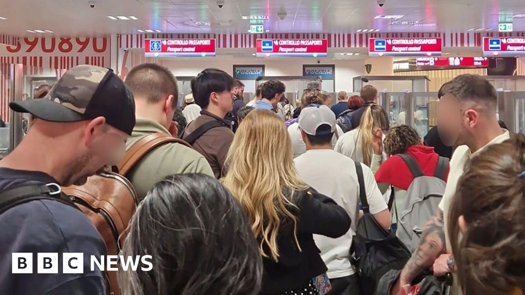 Stop pretending EU's new border system is working, says airports chief