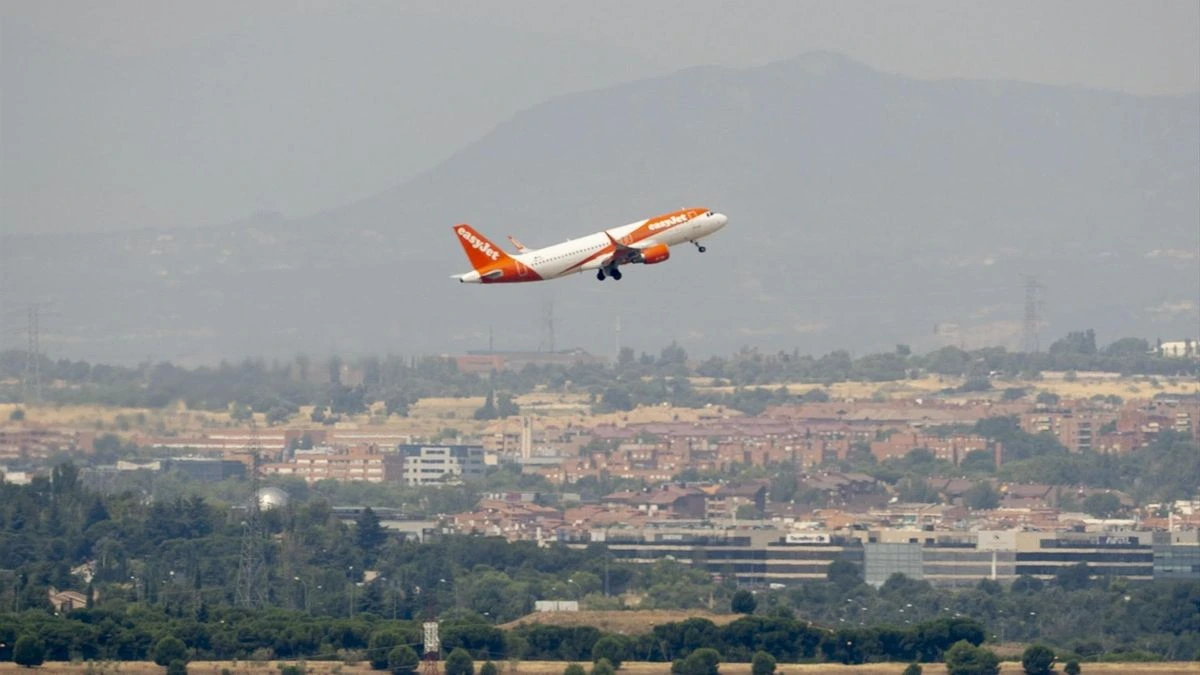 La CNMC aconseja reducir las tarifas aeroportuarias entre 2027 y 2031, de acuerdo con las aerolíneas