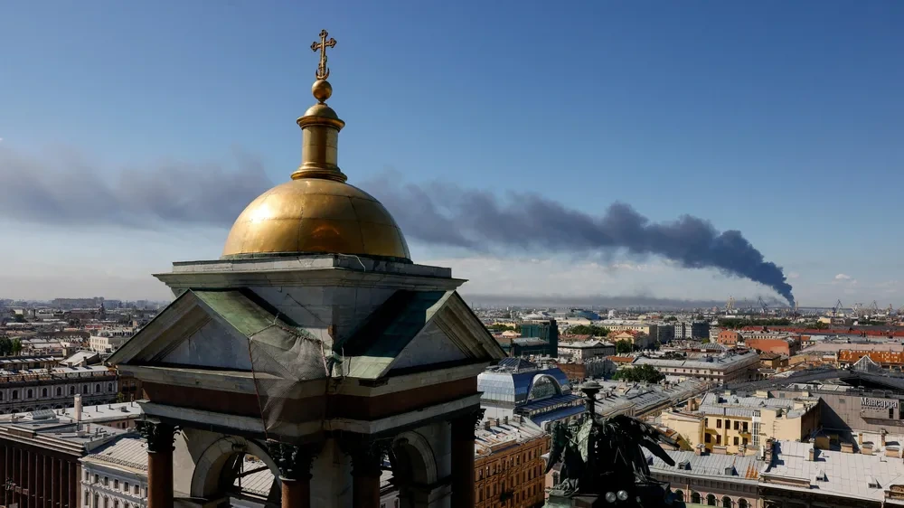 Ukraine greift Ziele in St. Petersburg vor Wirtschaftsgipfel an