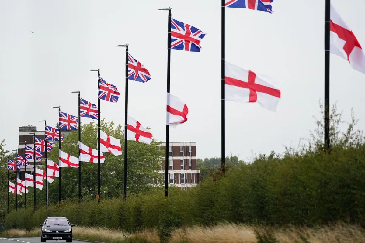 Oxfordshire Council seeks to ban England flags from street lampposts