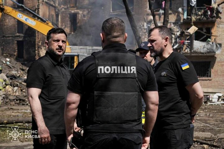 Zelenski releva al jefe del Ejército de Ucrania tras la crisis por la gestión de la guerra con drones