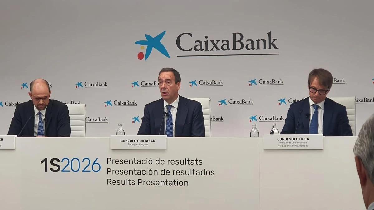 CaixaBank cambia el paso del sector y vuelve a contratar personal para oficinas: “Nuestros clientes quieren ver personas”