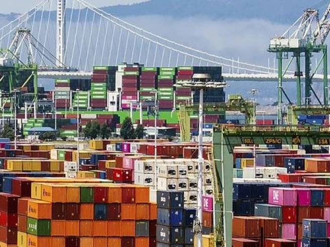 Trump prepara nuovi dazi su 60 Paesi: cosa vuole fare e perché punta a ricostruire il muro commerciale
