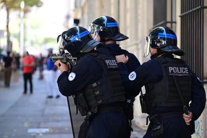Présomption d’usage légitime des armes par les forces de l’ordre : les députés classent la pétition