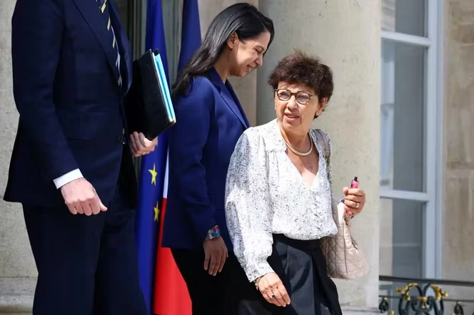 Après avoir présenté sa démission, la ministre Monique Barbut a « accepté de poursuivre sa mission à la demande » d’Emmanuel Macron