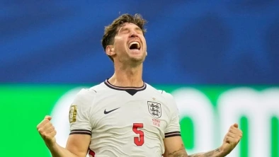 Calciomercato, le notizie di oggi in diretta: Inter, accordo verbale per Stones. Roma, fatta per Castro in cambio di Dovbyk; Napoli, Allegri: «De Bruyne arriverà motivato»