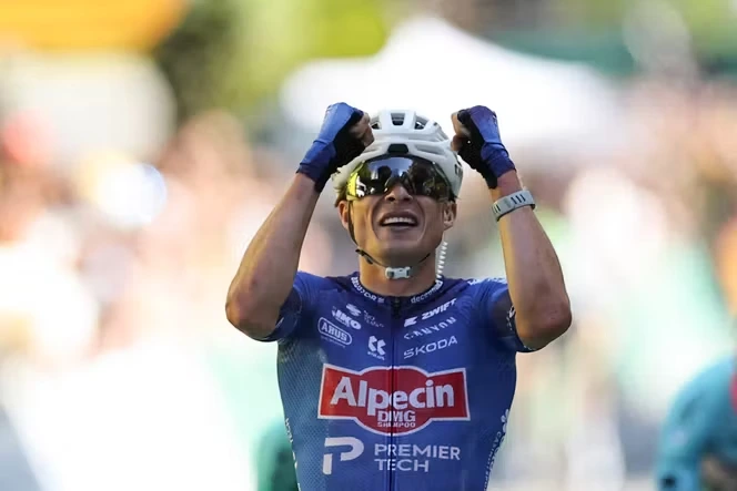 Tour de France 2026 : Jasper Philipsen débloque son compteur sur le gong