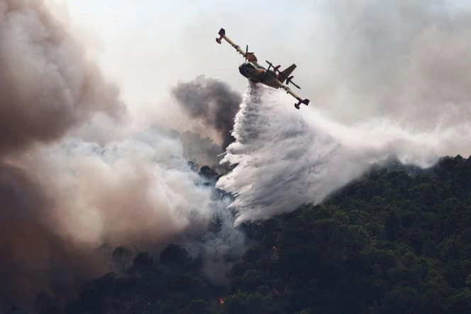 Incendies : derrière le défaut des moyens aériens en France, l’intensité des feux, un nombre important de foyers et la maintenance des Canadair