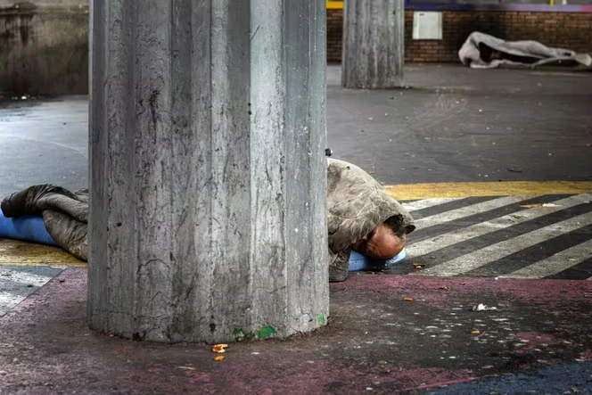 Le Samusocial de Paris poursuit son mouvement de grève lancé depuis un mois, et dénonce la remise à la rue de familles