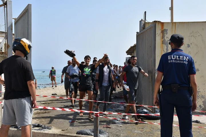 La prensa de Marruecos y el 'silencio' ante la crisis migratoria masiva en la frontera de Ceuta