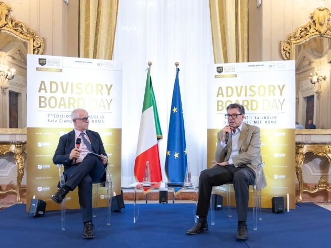 Giancarlo Giorgetti: «Con la manovra misure per i redditi medio-alti. Elezioni anticipate? Sono contrario»