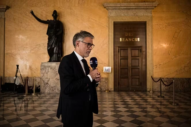 Hollande, Cazeneuve, Glucksmann : la gauche sociale-démocrate cherche toujours son candidat