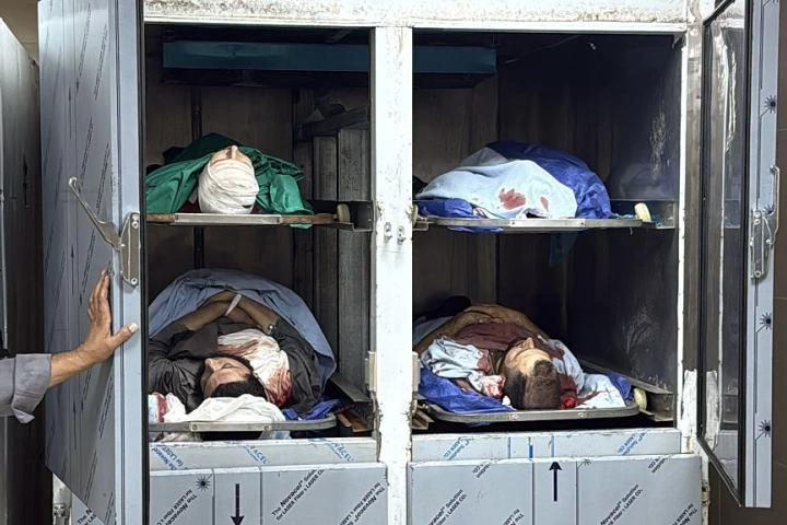 Asesinatos, mezquitas vandalizadas y partos en ambulancias: Israel aprieta en Cisjordania mientras crece el terror colono