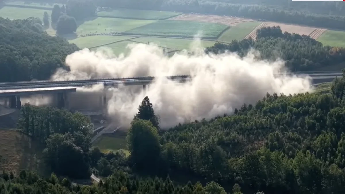 Wichtige Nord-Süd-Achse gesperrt: Mit 160 Kilo Sprengstoff! 8.02 Uhr fiel die A45-Brücke