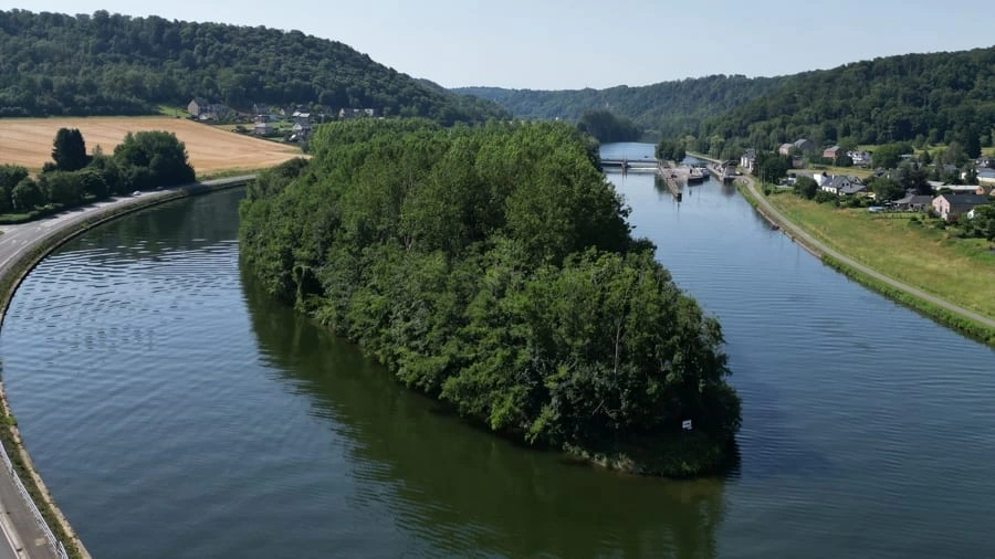 Insel im Fluss für 95.000 Euro angeboten: Liegt im Nachbarland