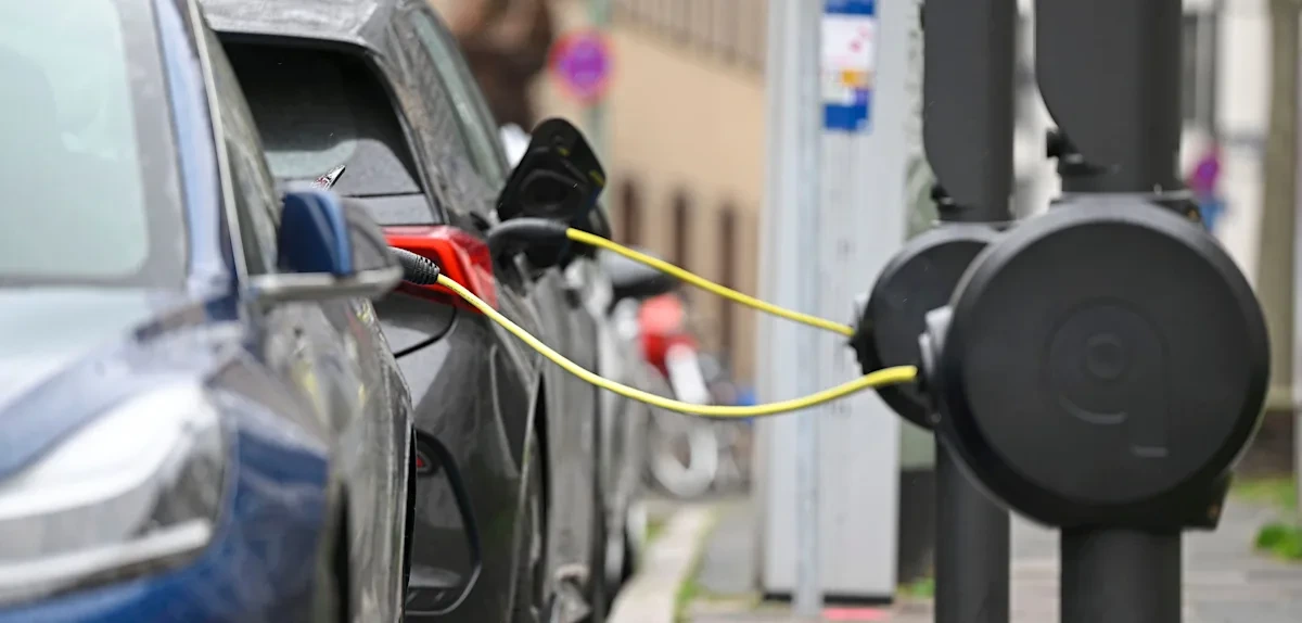 E-Autos deutlich billiger, Verbrenner leicht teurer – Studie zeigt klare Verschiebung