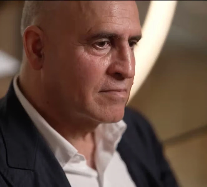 Affaire Epstein : Daniel Siad, rabatteur présumé du pédocriminel américain, retrouvé mort chez lui près de Paris