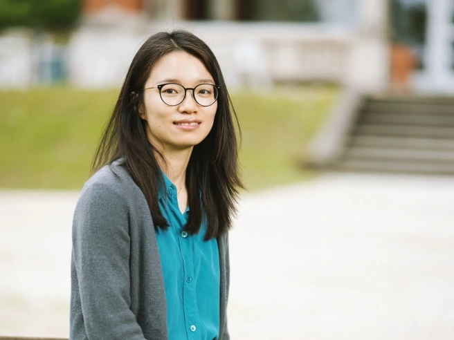 Chì è Hong Wang, la terza donna in 90 anni a vincere la medaglia Fields, il Nobel della matematica