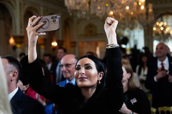 De propagandiste du Kremlin à avocate de la cause ukrainienne : la conversion spectaculaire de Laura Loomer, l’influenceuse MAGA qui a l’oreille de Donald Trump