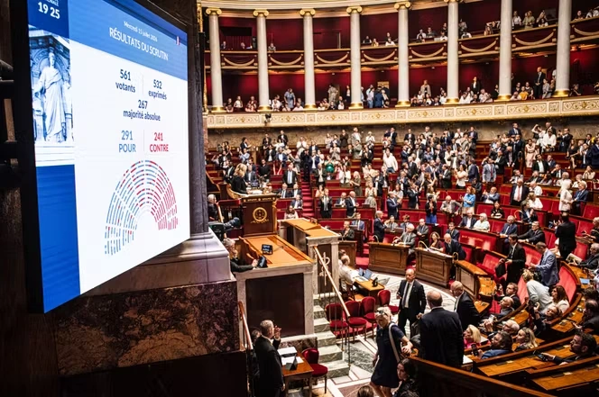 Fin de vie : l’adoption d’une loi « historique », l’émotion des députés, la retenue du gouvernement