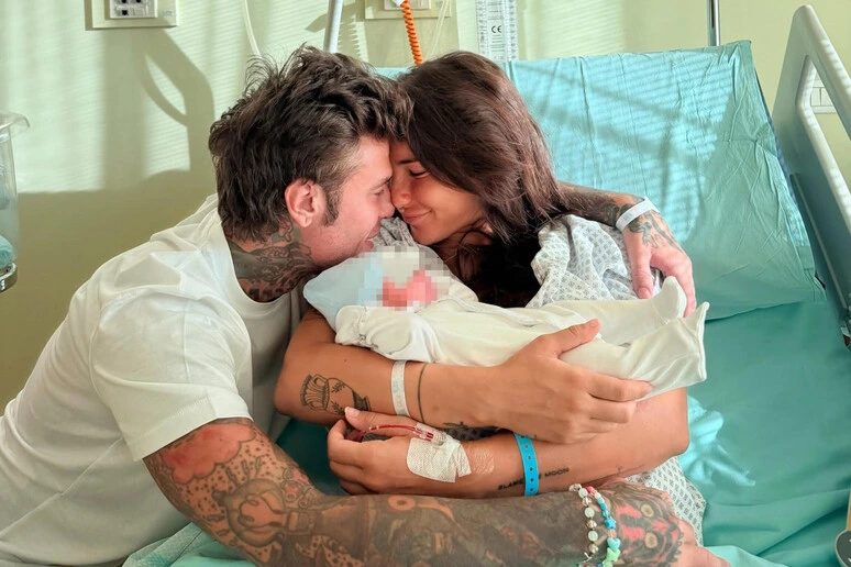 Fedez diventa di nuovo papà, è nato Edoardo Lupo