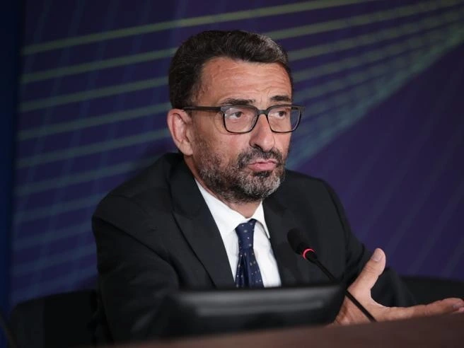 Tabarelli: «La finanza sta tenendo il prezzo del petrolio basso, ma è troppo ottimista. Il taglio delle accise? Segnale errato»